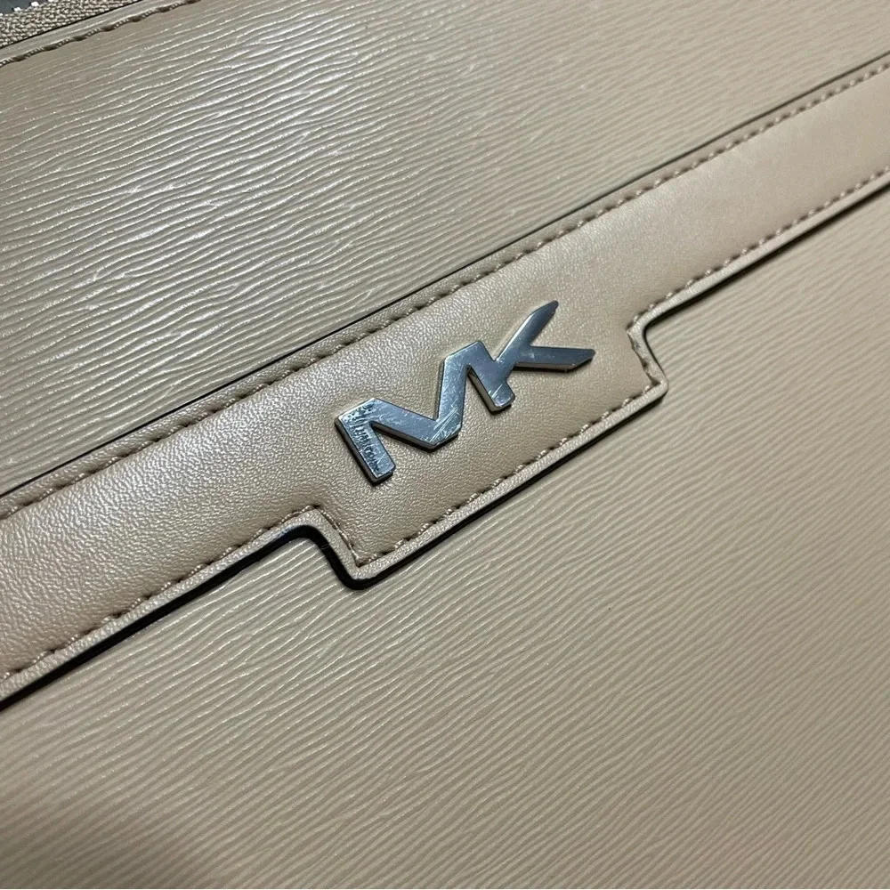 NEW Michael Kors COOPER Large Zip Laptop Case in Camel Textured